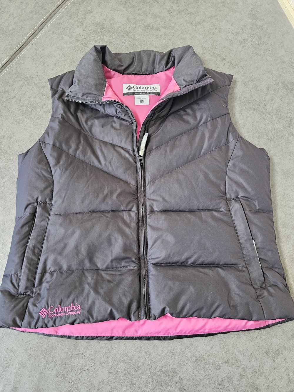 Columbia Black Vest with Pink Interior Women's XL